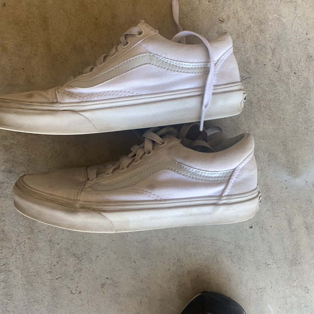VANS - Picture 2 of 3